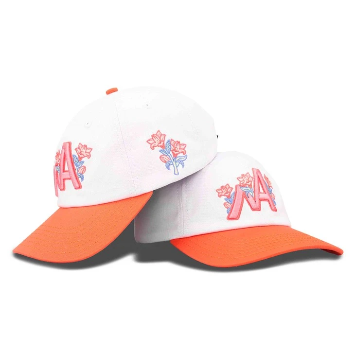 Orange blomstbroderi far hat